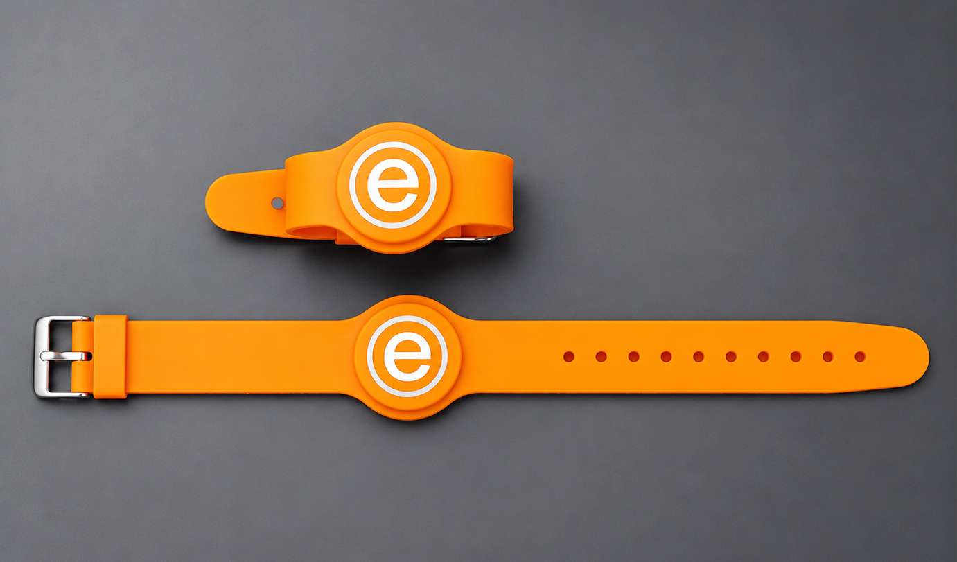 C01 NTAG213 Silicone Wristbands