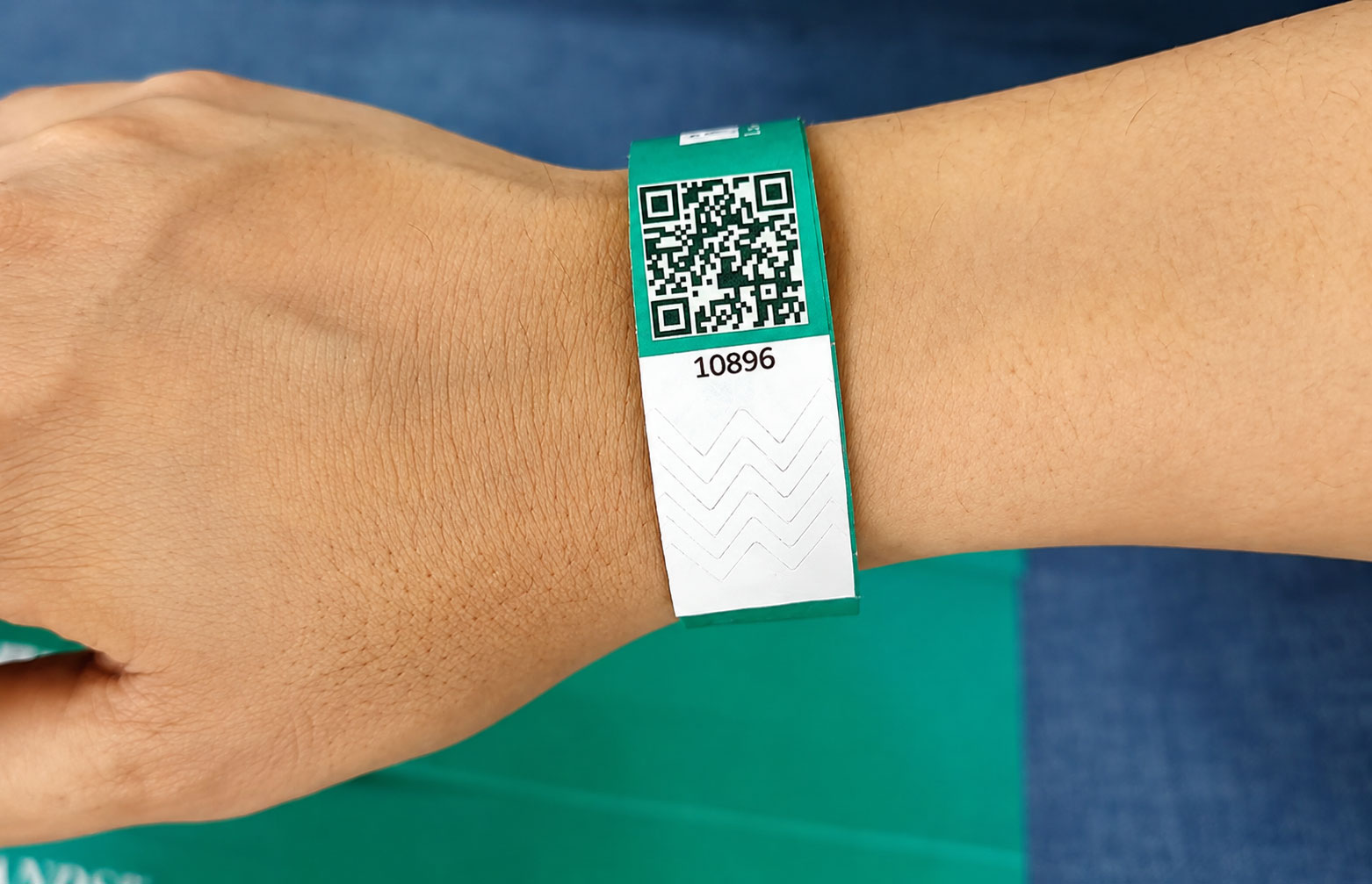 C18 Tyvek RFID Wristbands